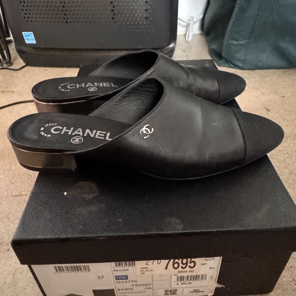 AUTHENTIC Chanel 2018 Interlocking CC Logo Mules Women's Size: 7 | IT 37 - Picture 8 of 16